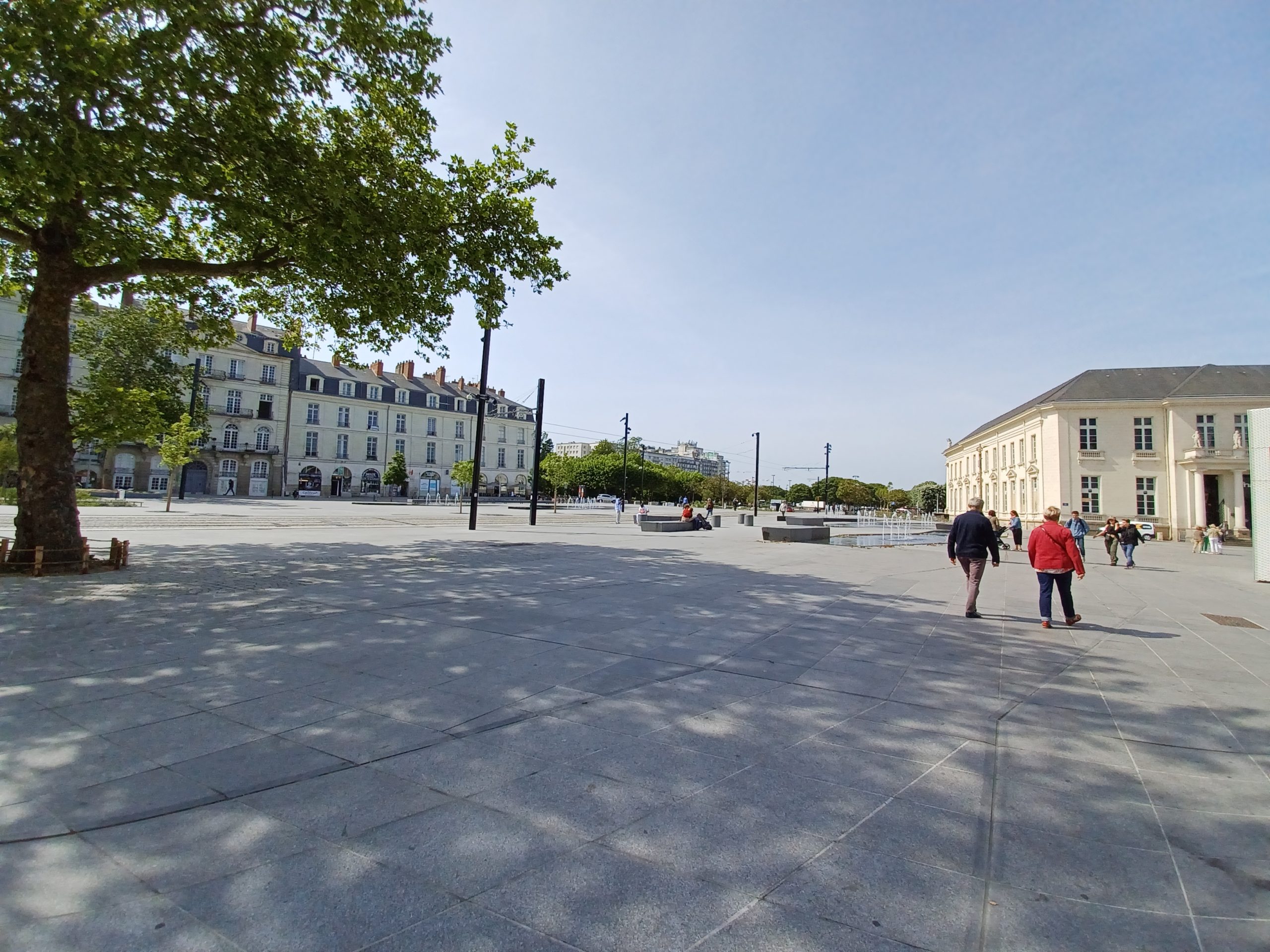 20230524_place-de-Commerce-1